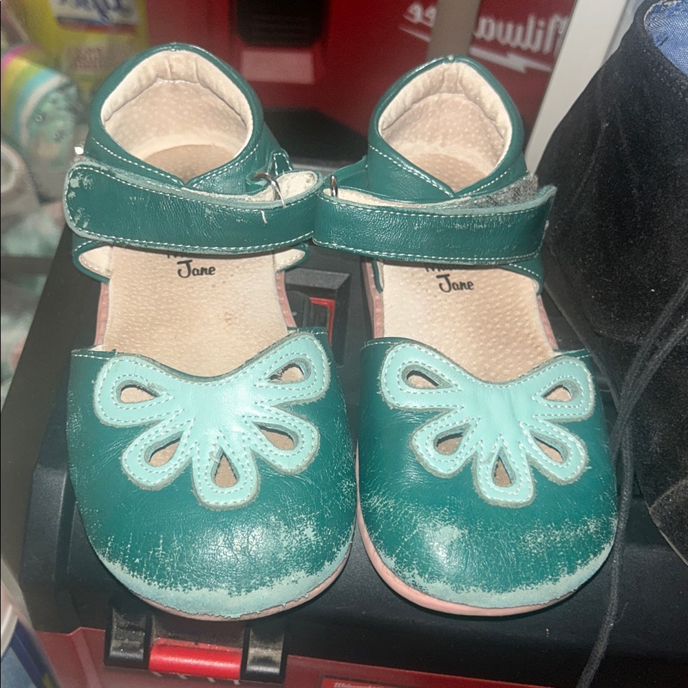 Livie & Luca green Velcro Strap mary jane shoes Girls size 12